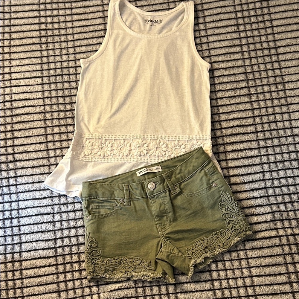 New Lace Embroidered Short Set (Girls 10)